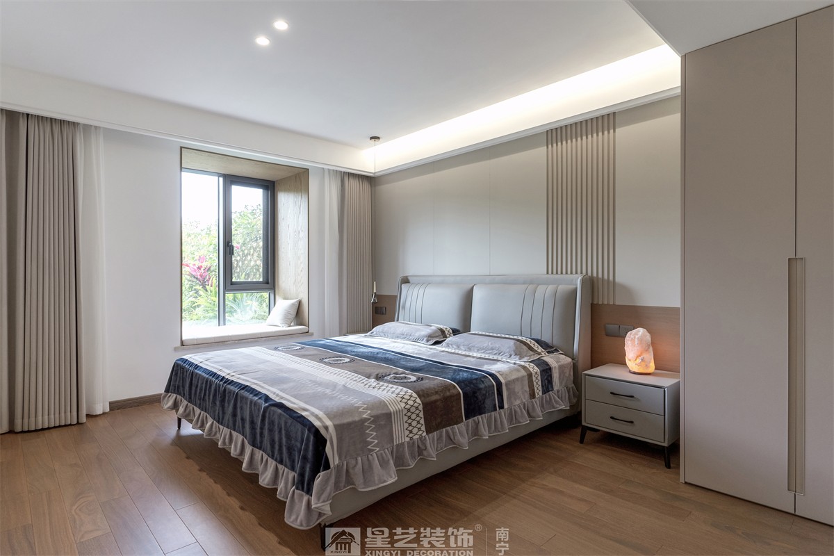 德澤苑220平現(xiàn)代簡約臥室裝修完工實(shí)景圖