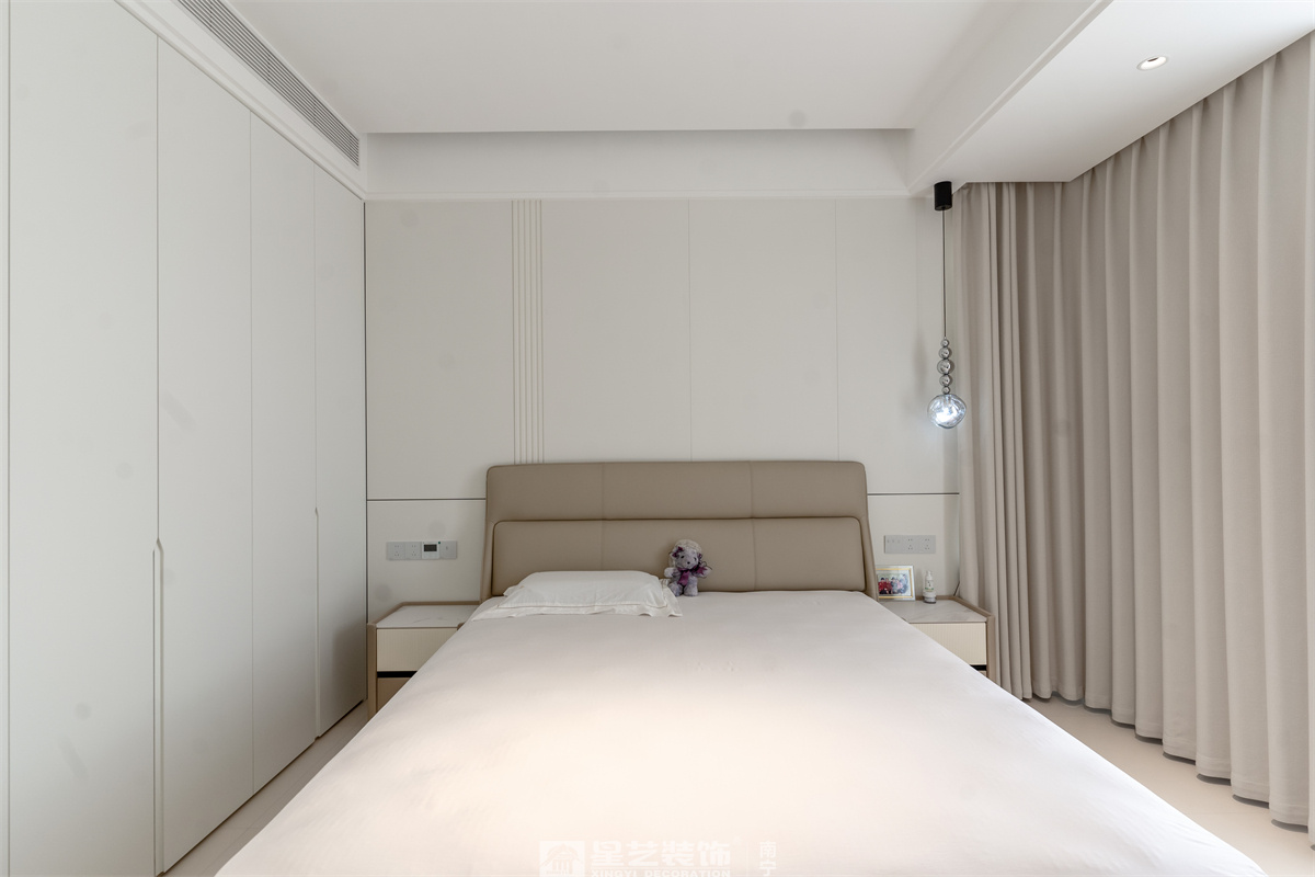 冠江墅169平現(xiàn)代極簡(jiǎn)臥室完工裝修實(shí)景圖