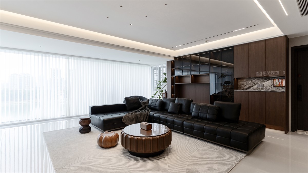 華潤(rùn)西園潤(rùn)府143平意式輕奢客廳裝修完工實(shí)景圖