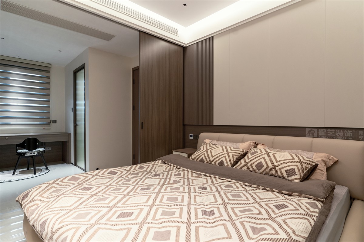 華潤(rùn)西園潤(rùn)府143平意式輕奢臥室裝修完工實(shí)景圖