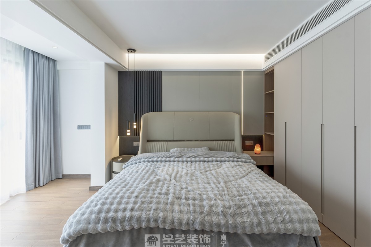 德澤苑220平現(xiàn)代簡約臥室裝修完工實(shí)景圖