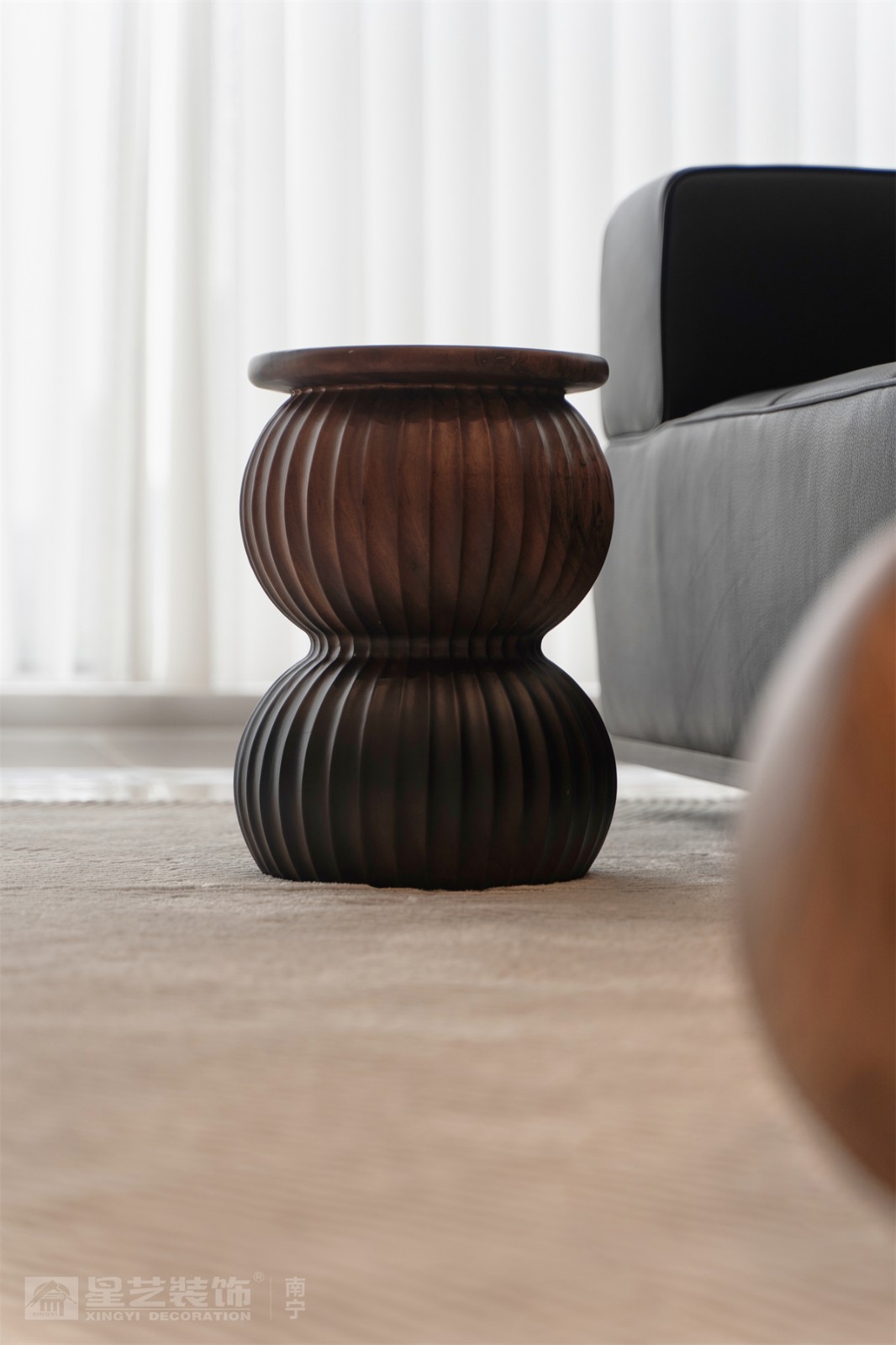 華潤(rùn)西園潤(rùn)府143平意式輕奢客廳裝修完工實(shí)景圖