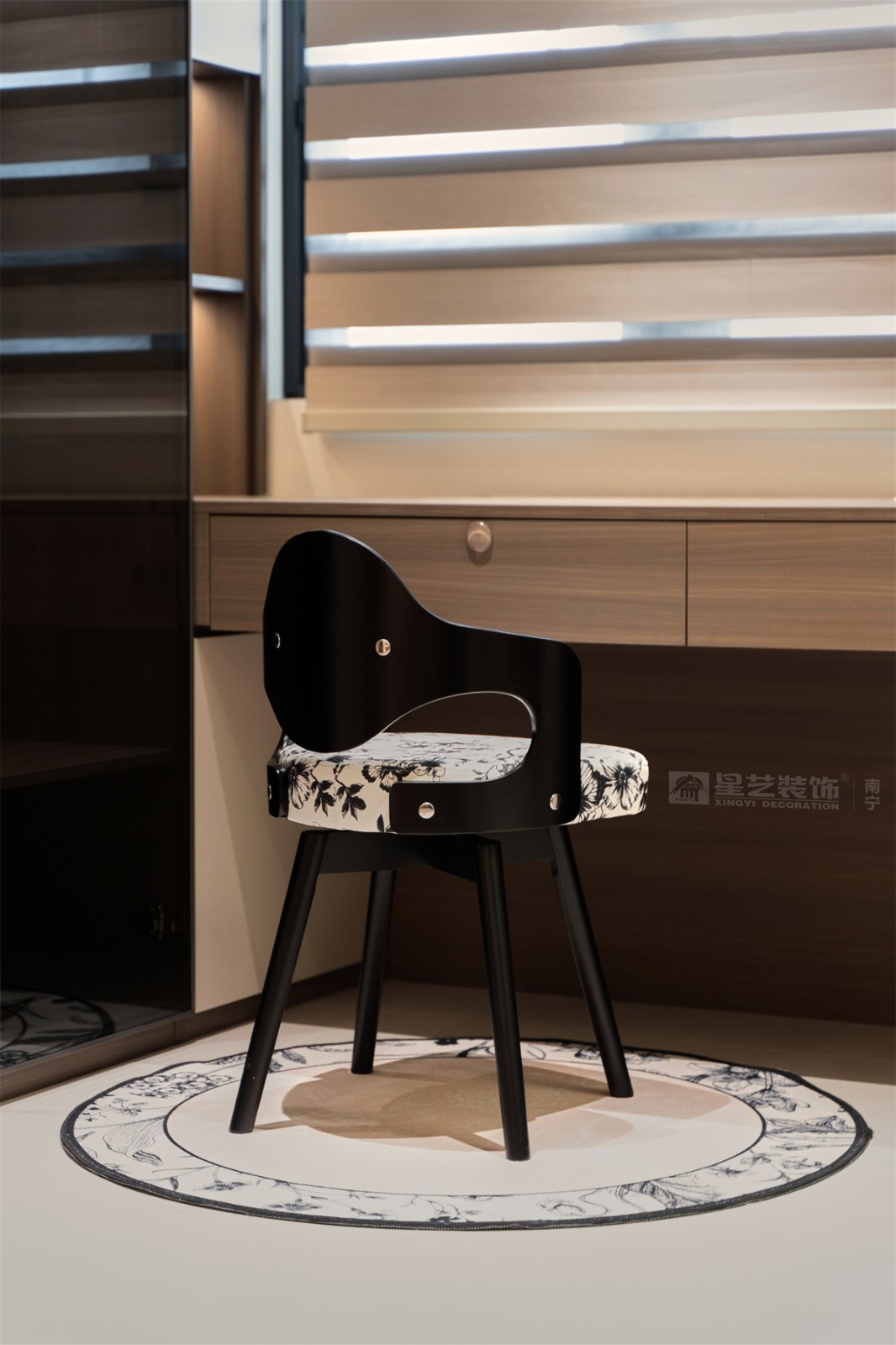 華潤(rùn)西園潤(rùn)府143平意式輕奢衣帽間裝修完工實(shí)景圖