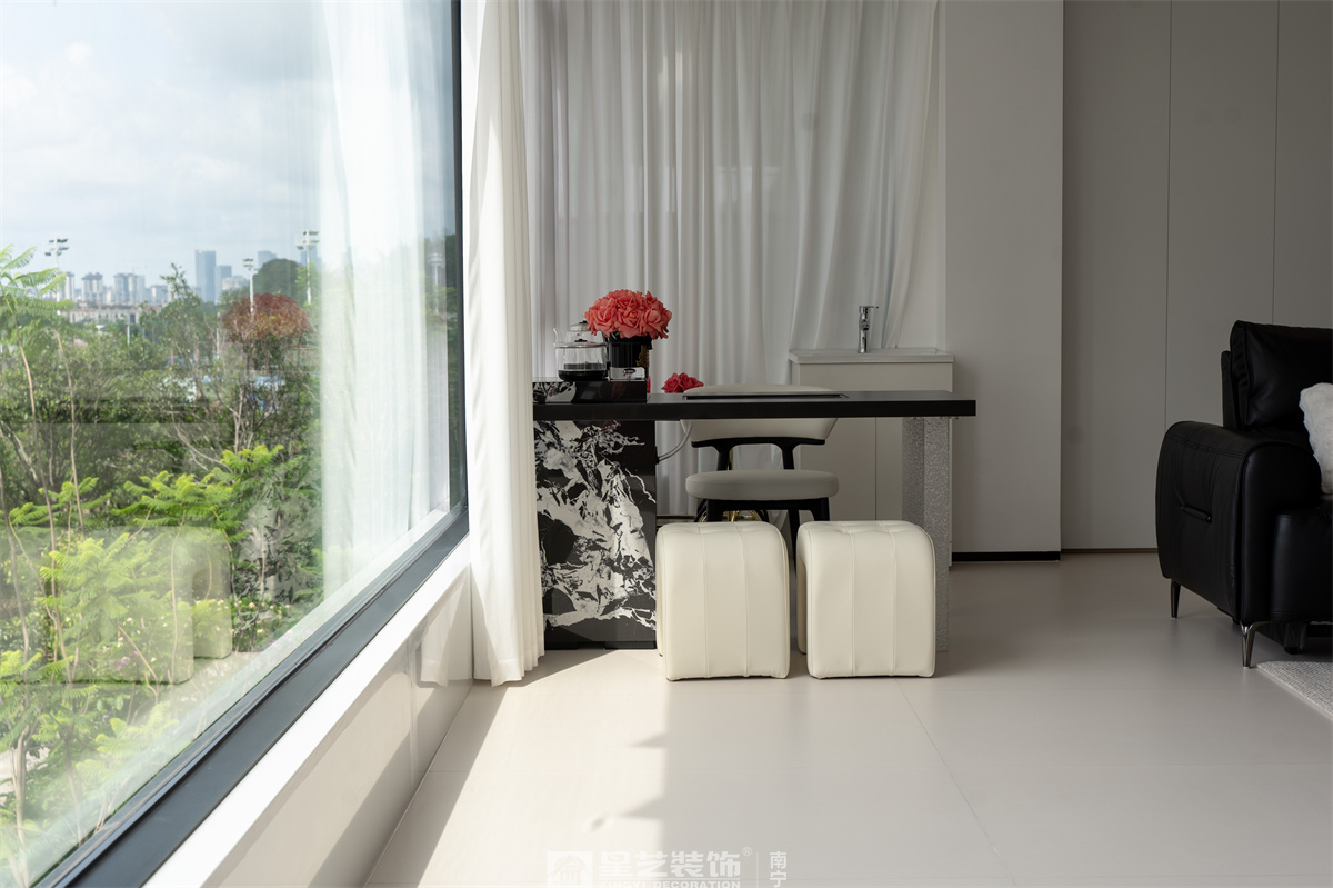 冠江墅169平現(xiàn)代極簡(jiǎn)陽(yáng)臺(tái)完工裝修實(shí)景圖