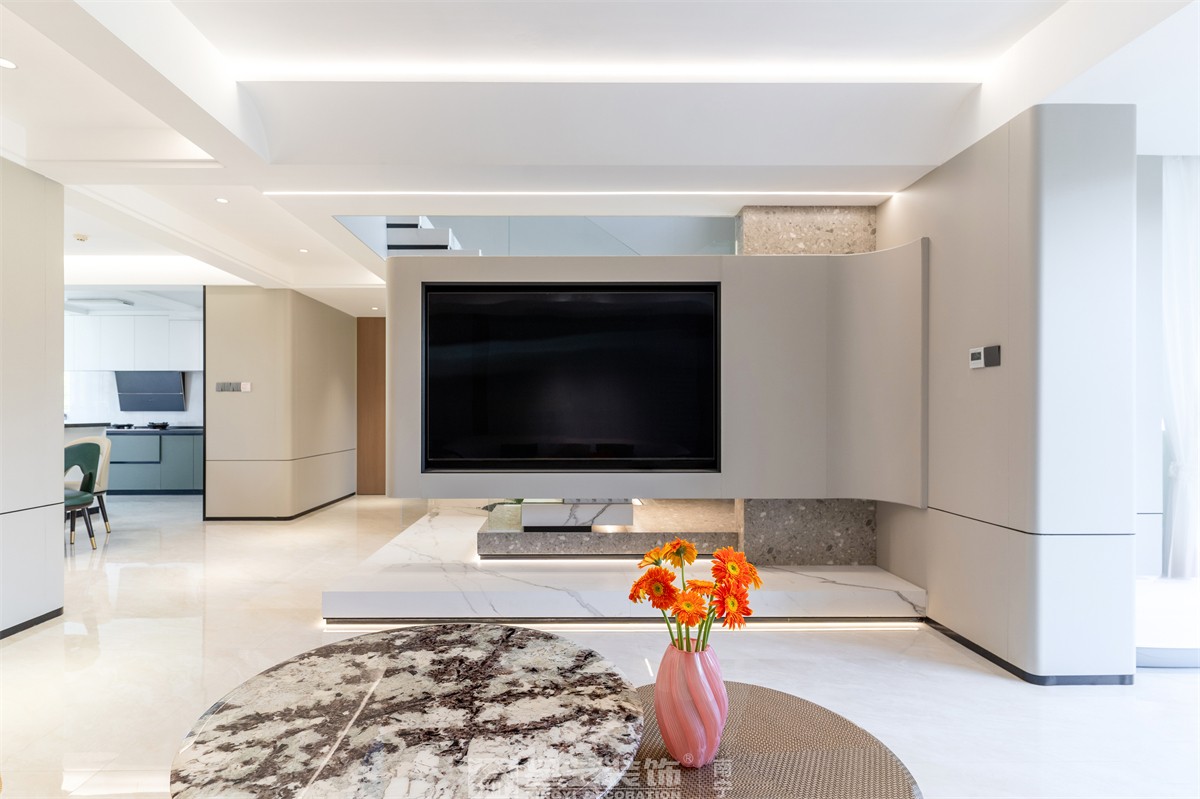 德澤苑220平現(xiàn)代簡約客廳裝修完工實(shí)景圖