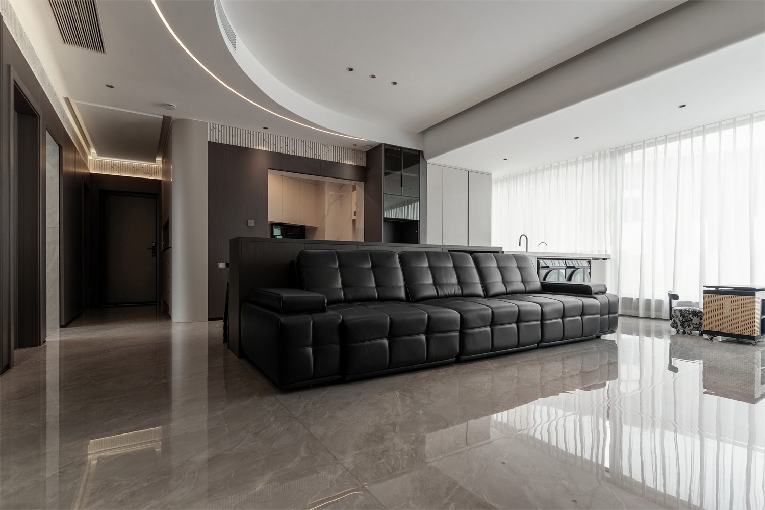 華發(fā)國(guó)賓壹號(hào)140平現(xiàn)代輕奢客廳裝修完工實(shí)景圖