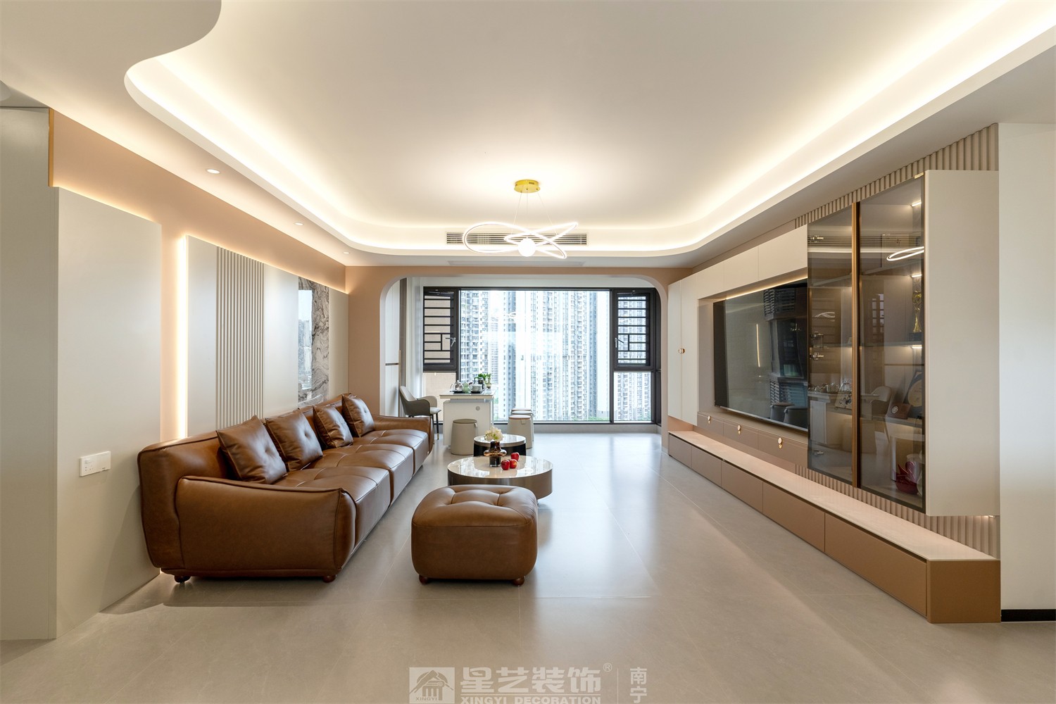 龍光天瀛140平意式輕奢客廳裝修完工實景圖