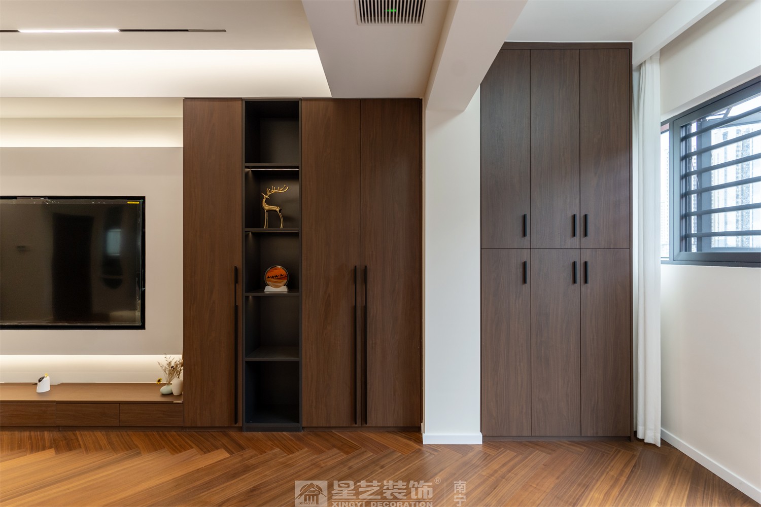 二中新民小區(qū)意式輕奢陽臺(tái)裝修完工實(shí)景圖