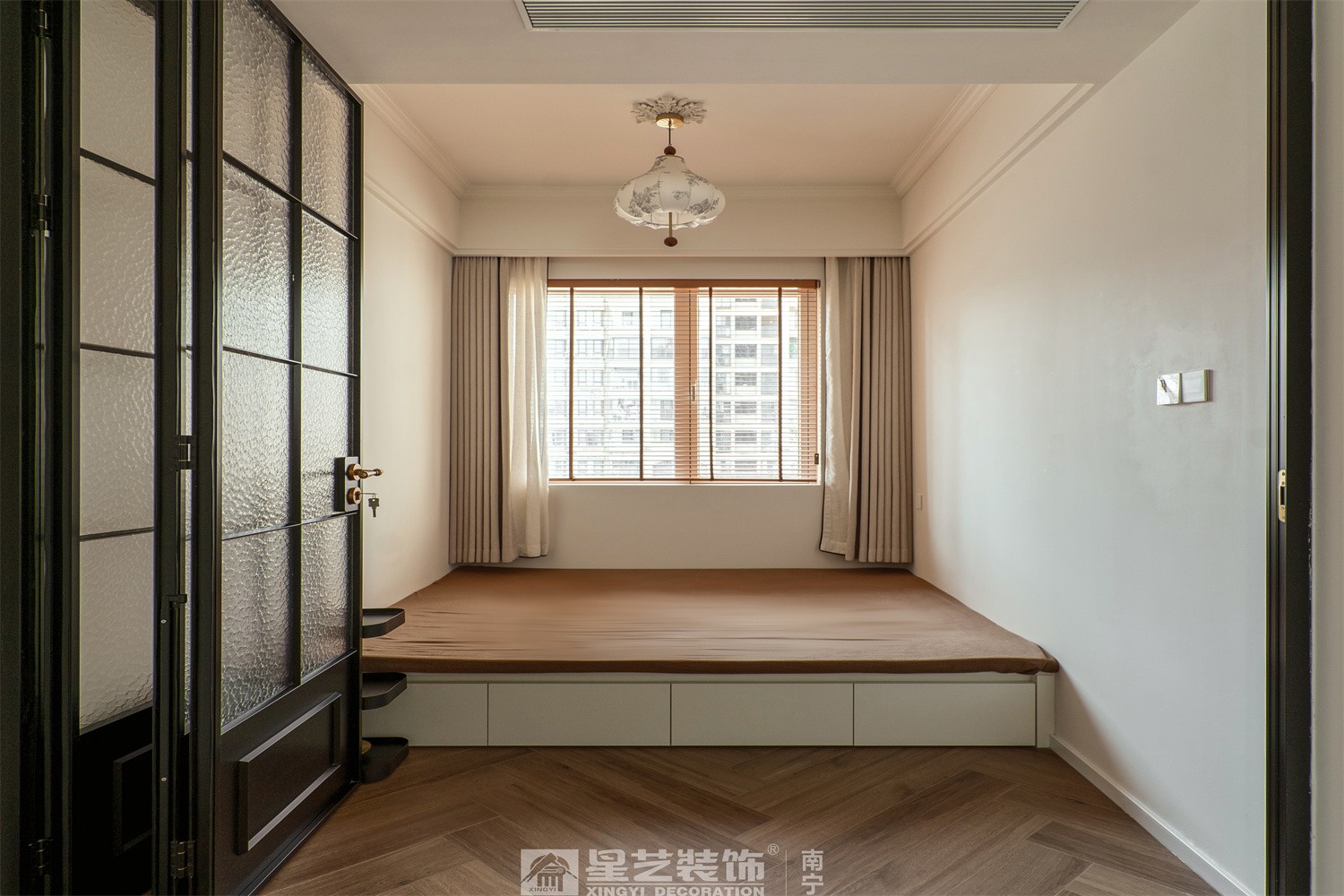 湖畔書院150平法式中古風(fēng)衛(wèi)臥室裝修完工實(shí)景圖