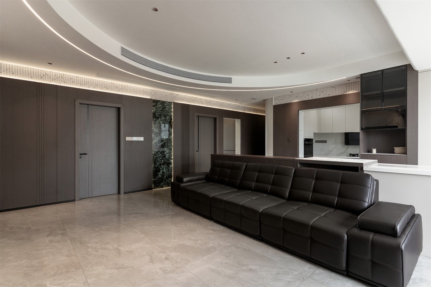 華發(fā)國(guó)賓壹號(hào)140平現(xiàn)代輕奢客廳裝修完工實(shí)景圖