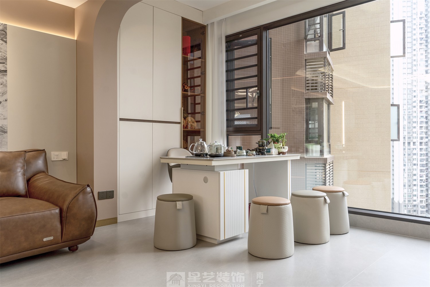 龍光天瀛140平意式輕奢陽臺品茗區(qū)裝修完工實景圖