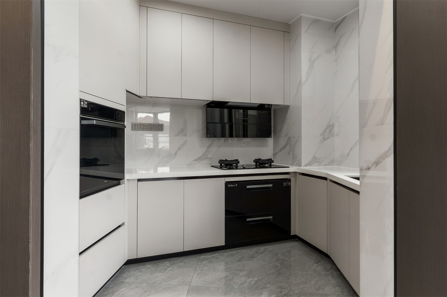 華發(fā)國(guó)賓壹號(hào)140平現(xiàn)代輕奢廚房裝修完工實(shí)景圖