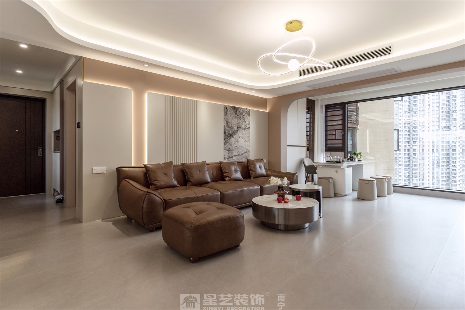 龍光天瀛140平意式輕奢客廳裝修完工實景圖