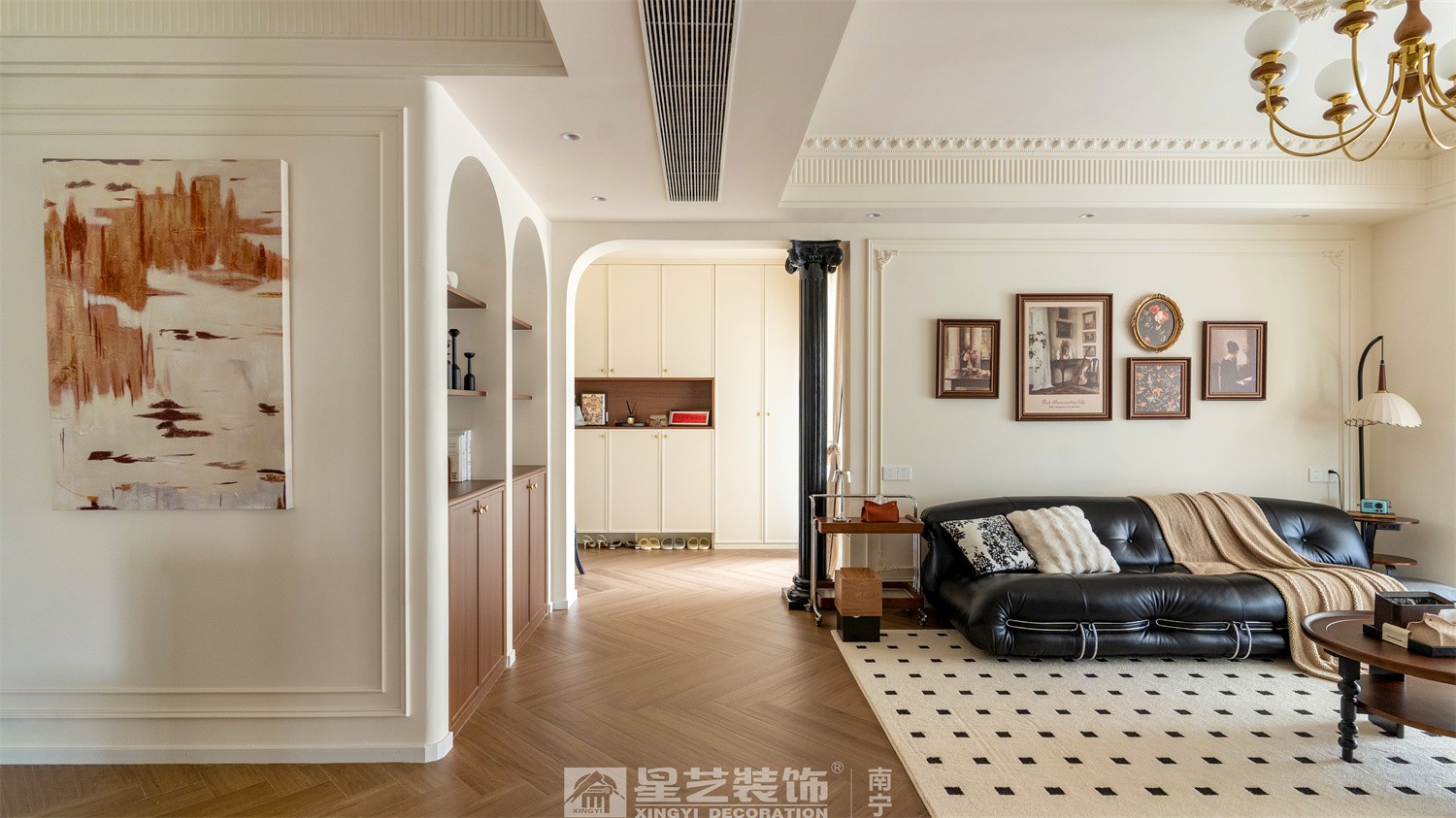 湖畔書院150平法式中古風(fēng)客廳裝修完工實(shí)景圖