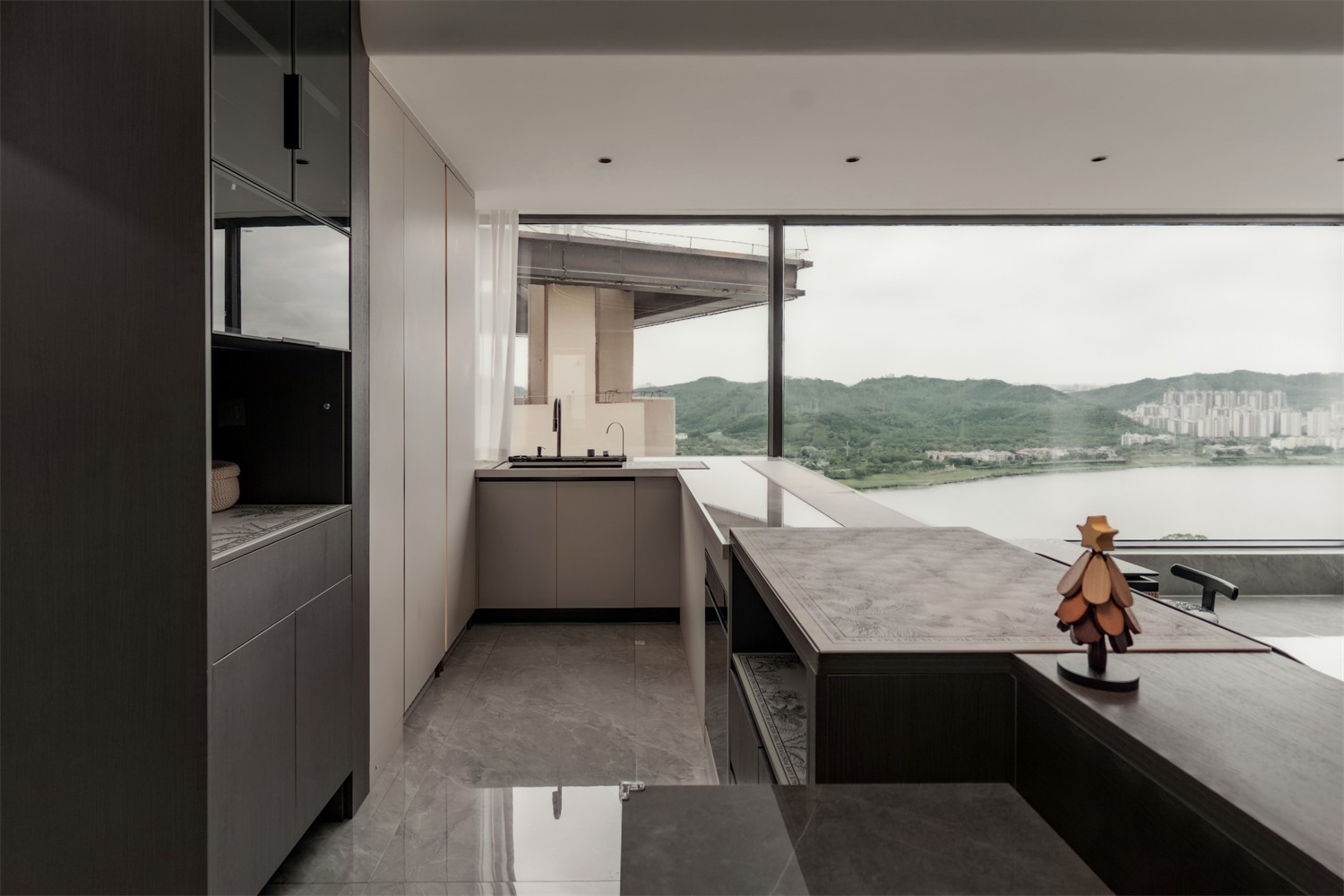 華發(fā)國(guó)賓壹號(hào)140平現(xiàn)代輕奢廚房裝修完工實(shí)景圖