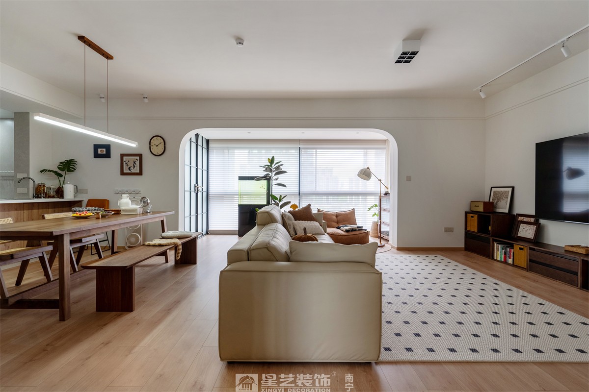 金科博翠山180平中古風裝修客廳完工實景圖