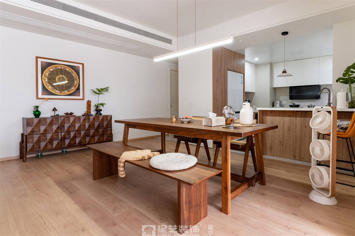 金科博翠山180平中古風裝修餐廳完工實景圖