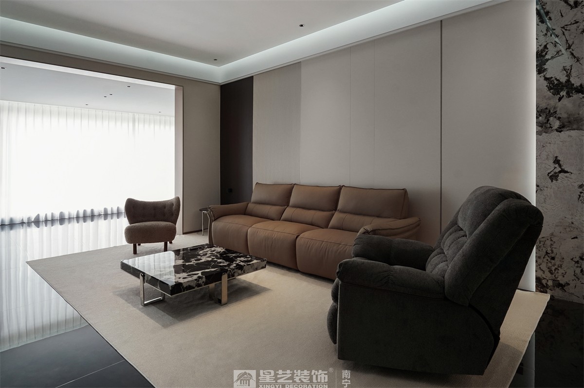 保利君悅灣200平輕奢客廳裝修完工實(shí)景圖