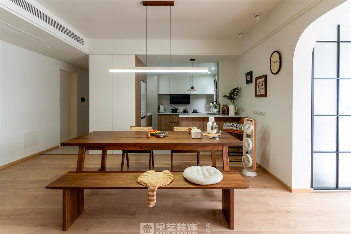 金科博翠山180平中古風裝修餐廳完工實景圖