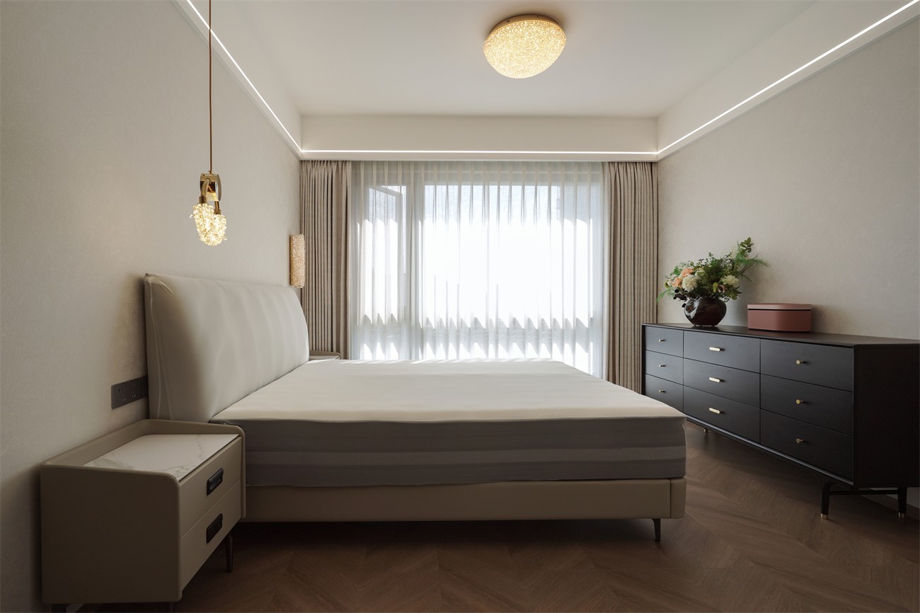 中海湖上景明意式輕奢137平臥室裝修實景圖