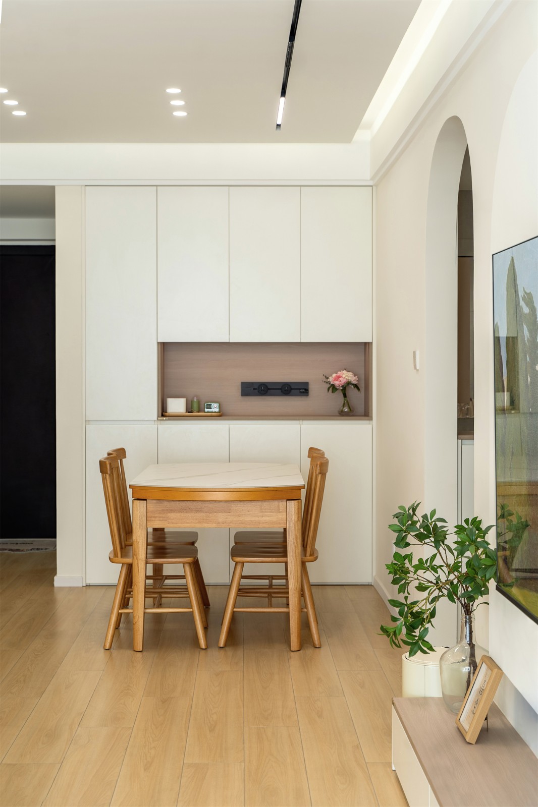 保利領(lǐng)秀廣場75平奶油風餐廳裝修實景圖