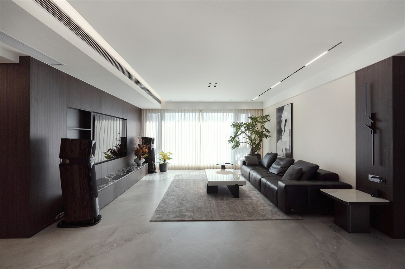 中海湖上景明意式輕奢137平客廳裝修實景圖