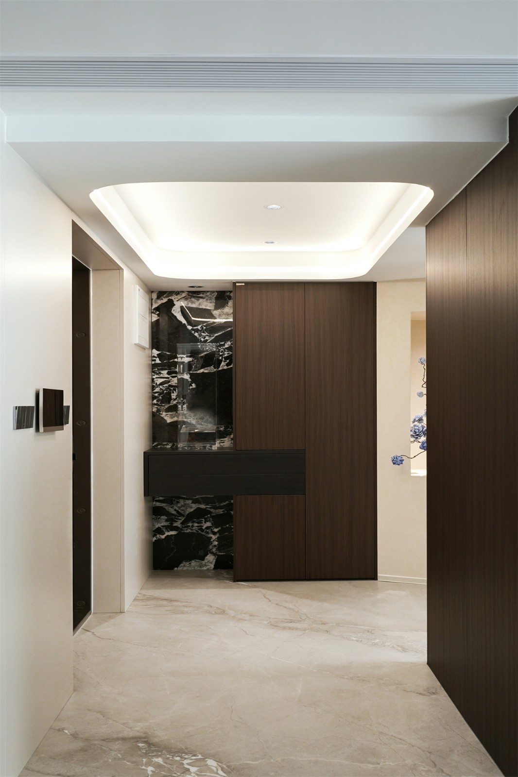 中海湖上景明意式輕奢137平入戶裝修實景圖