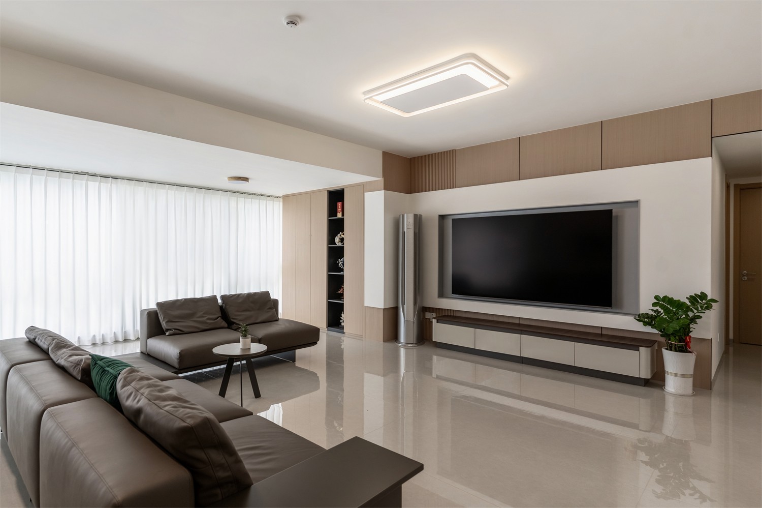 上水灣155平現(xiàn)代風(fēng)格客廳裝修實(shí)景圖