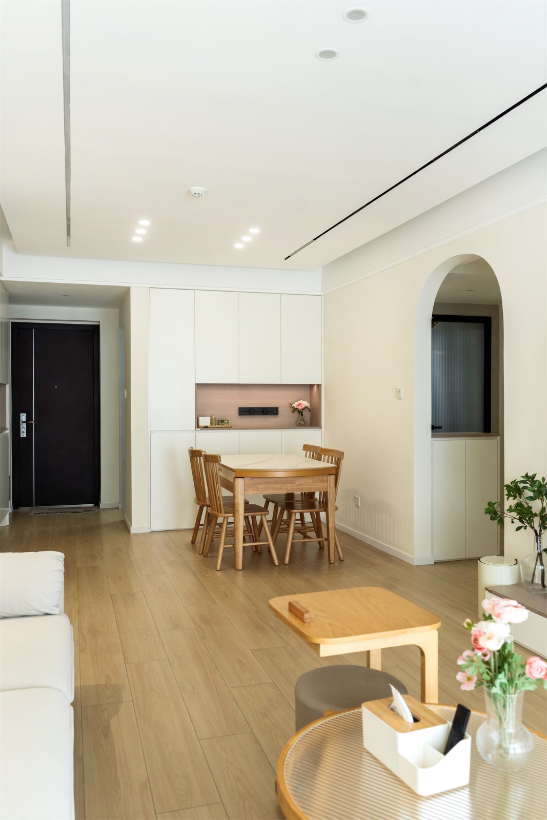 保利領(lǐng)秀廣場75平奶油風臥室裝修實景圖