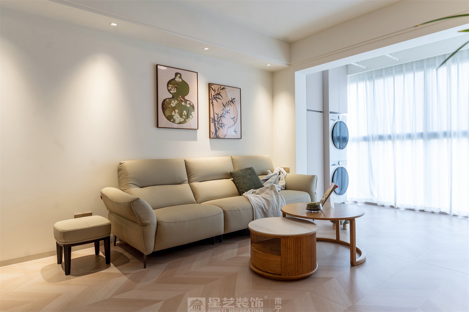 華潤西園悅府86平原木風(fēng)客廳裝修完工實景圖