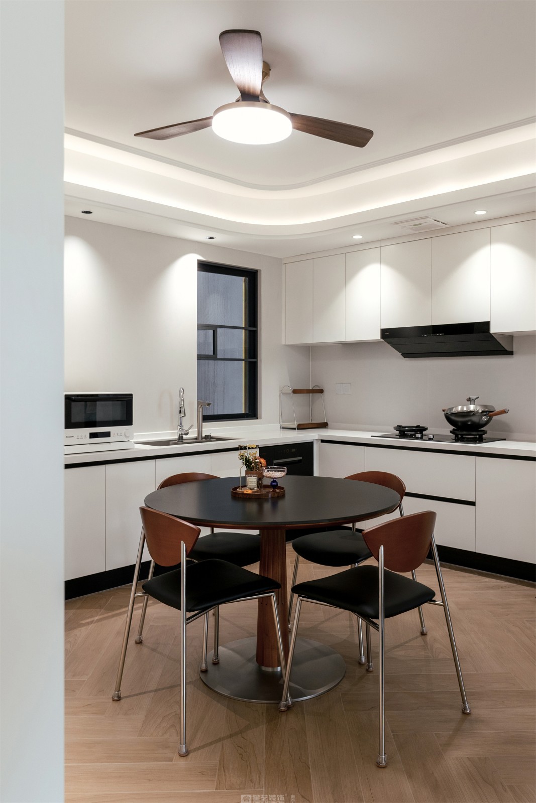 華潤中山府113平法式中古廚房裝修完工實(shí)景圖