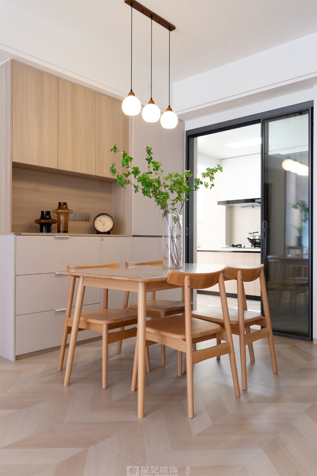 華潤西園悅府86平原木風(fēng)餐廳裝修完工實景圖