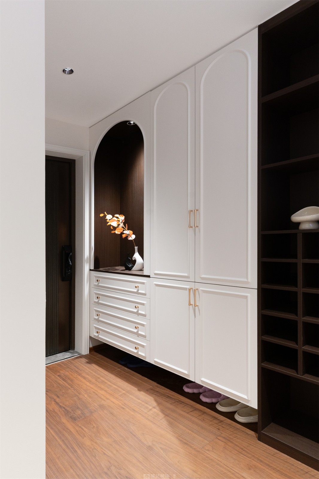 建發(fā)縵云143平法式風格入戶裝修實景圖