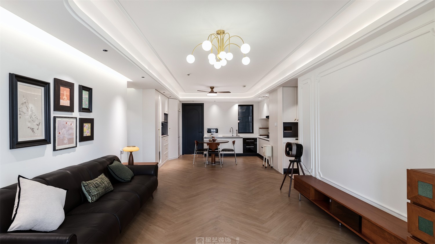 華潤中山府113平法式中古客廳裝修完工實(shí)景圖