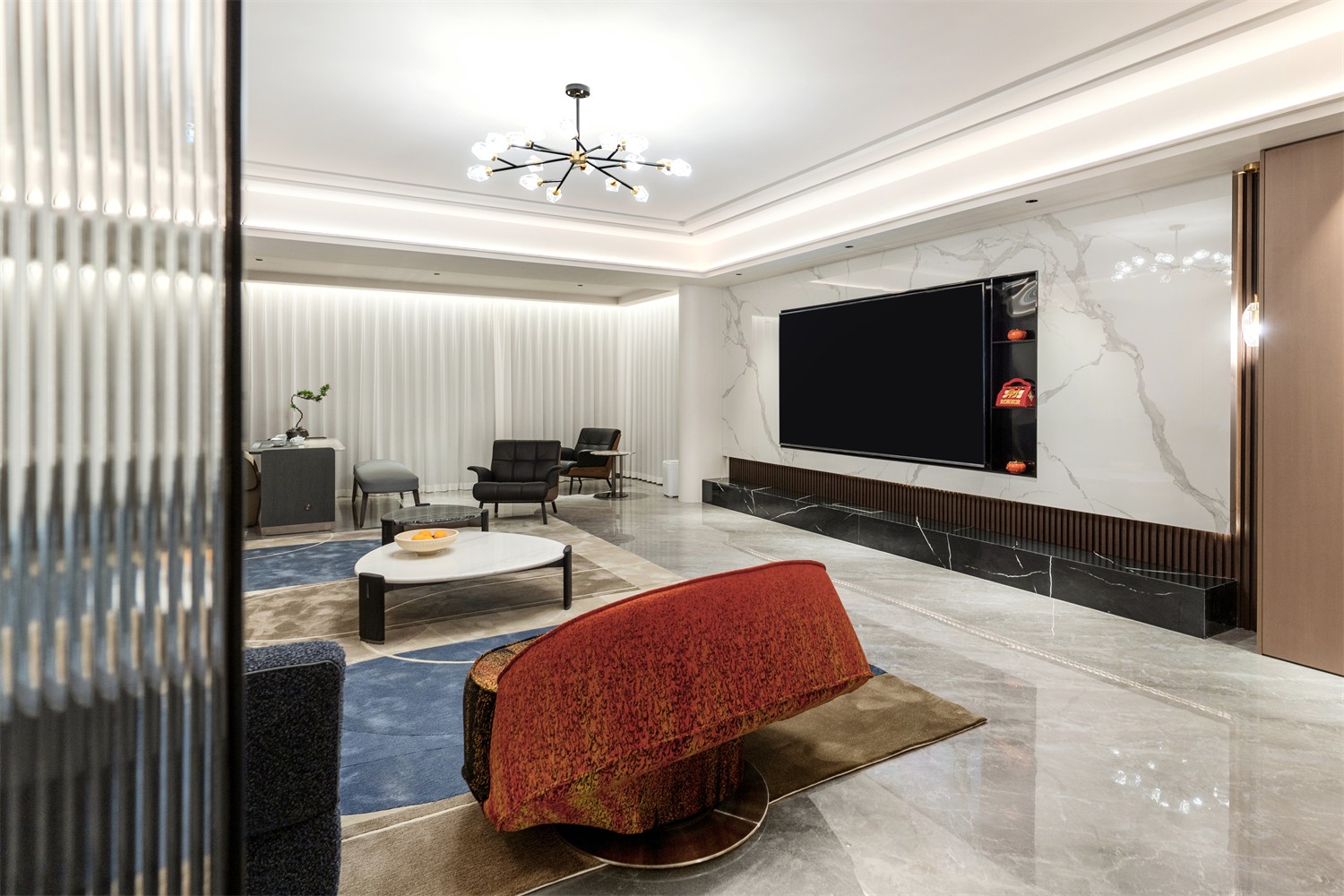 龍光玖瓏湖271平現(xiàn)代風(fēng)格客廳裝修實(shí)景圖