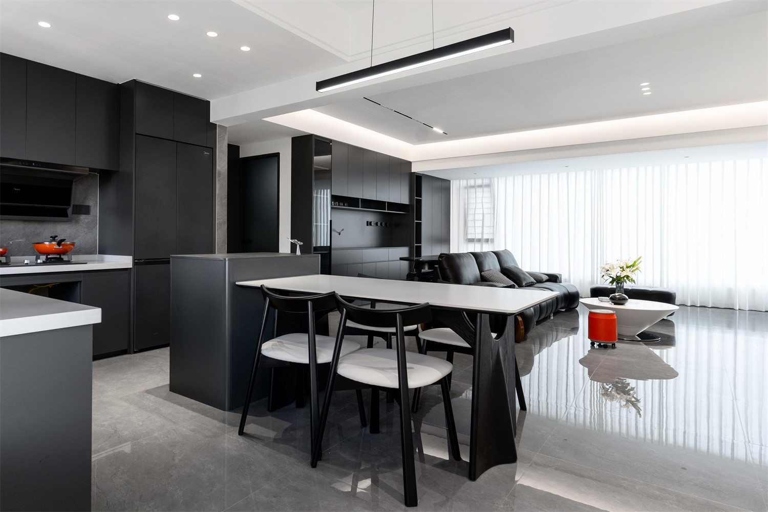 錦云湖光118平現(xiàn)代簡(jiǎn)約餐廳裝修實(shí)景圖